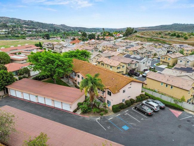 APT-38 - 31916 Del Cielo Este, Condo with 2 bedrooms, 2 bathrooms and 2 parking in Bonsall CA | Image 4