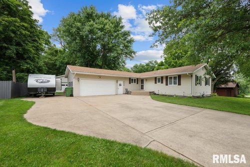 2445 Bobwhite Dr, Muscatine, IA, 52761-8440 | Card Image