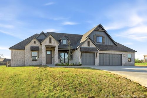 2116 E 45th Cir, Sand Springs, OK, 74063-7072 | Card Image