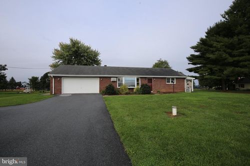 1172 N Colebrook Rd, MANHEIM, PA, 17545-8122 | Card Image
