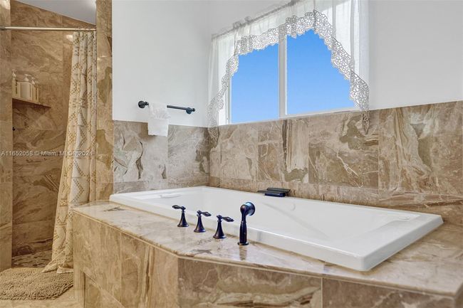 2320 Sw 36 Th Ave, House other with 6 bedrooms, 5 bathrooms and null parking in Fort Lauderdale FL | Image 26