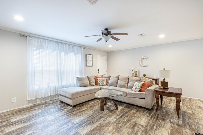 21167 Joe Paul Ln, House other with 4 bedrooms, 2 bathrooms and null parking in Chandler TX | Image 7