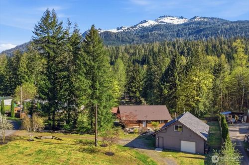 11124 Mountain View Dr, Granite Falls, WA, 98252-9524 | Card Image