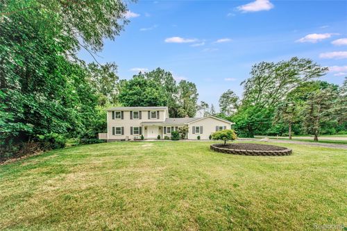 21993 Riverview Dr, Beverly Hills, MI, 48025-4872 | Card Image