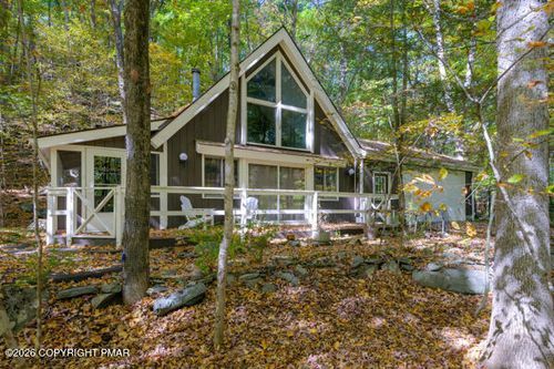 3102 Delaware Cir, Bushkill, PA, 18324-6828 | Card Image