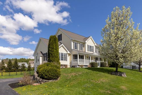 15 Victoria Dr, Somersworth, NH, 03878-1240 | Card Image