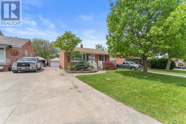 1033 Harrison Ave, House other with 3 bedrooms, 2 bathrooms and null parking in Windsor ON | Image 4