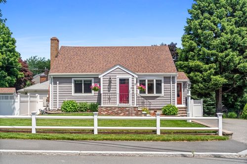 2 Fosters Ln, Wakefield, MA, 01880-1104 | Card Image