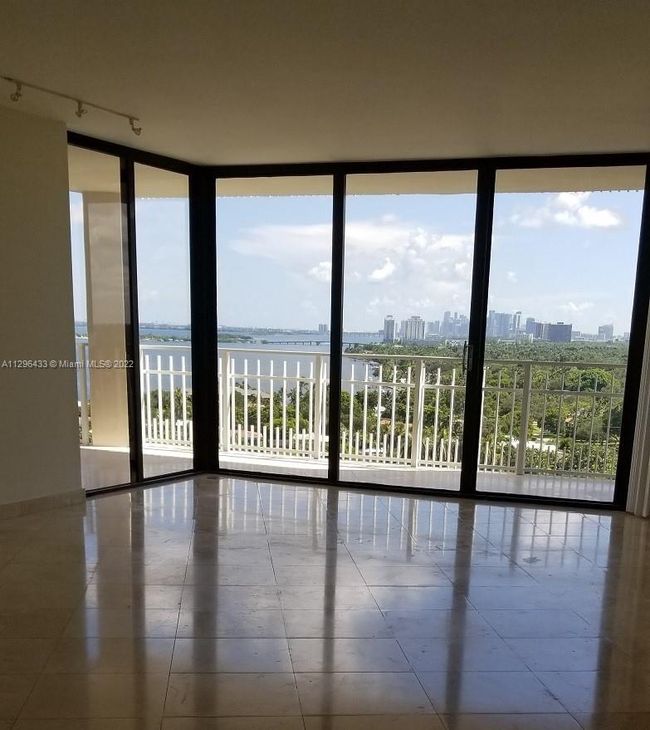 APT-1710 - 2000 Towerside Ter, Condo with 2 bedrooms, 2 bathrooms and null parking in Miami FL | Image 6