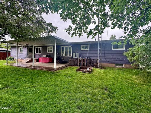 114 3rd Ave N, Fessenden, ND, 58438-7206 | Card Image