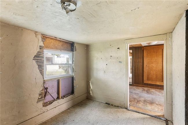 Spare room with light flooring | Image 18