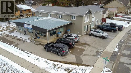 633 Lions Park Dr, Mount Brydges, ON, N0L1W0 | Card Image