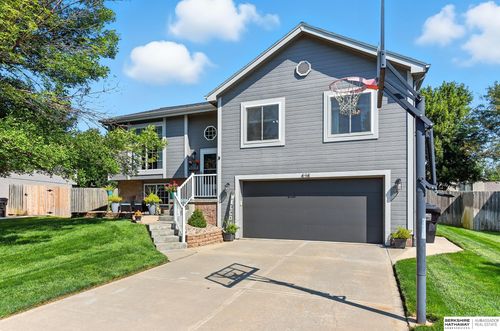 828 Clearwater Dr, Papillion, NE, 68046-8235 | Card Image