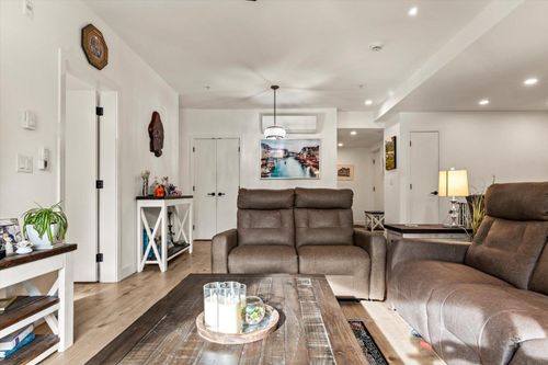 102-32838 Landeau Pl, Abbotsford, BC, V2S0M6 | Card Image