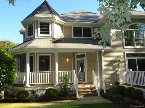 33 Blair Rd, East Setauket, NY, 11733-4108 | Card Image