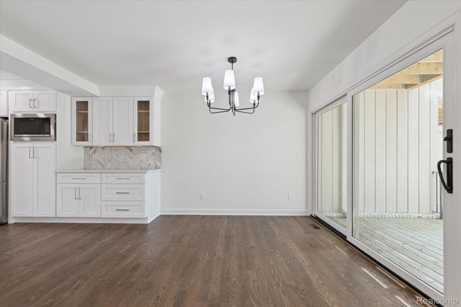 12-1105-Ivyglen-Cir-Bloomfield-Hills-MI-48304-WindowStill-22.jpg | Image 9