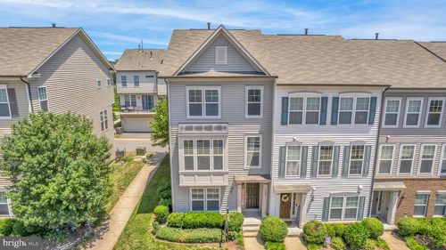 8128 Honey Bee Way, MANASSAS, VA, 20111-7224 | Card Image