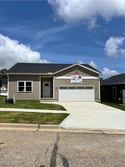 385 Thorn Way, Doylestown, OH, 44230-1708 | Card Image