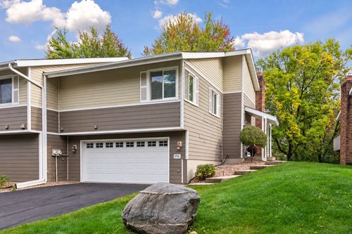 9751 Brighton Ln, Eden Prairie, MN, 55347-3172 | Card Image