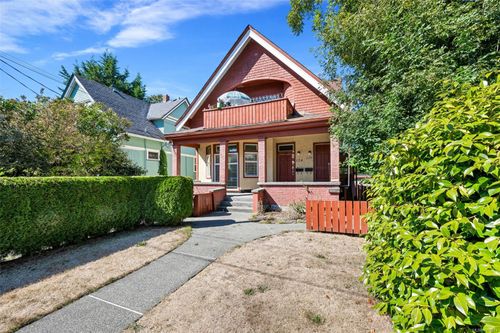 124 St. Andrews St, Victoria, BC, V8V2M7 | Card Image
