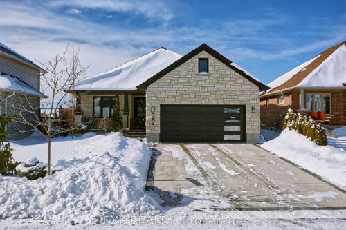 22 Oakmont St, St Thomas, ON, N5R0G3 | Card Image