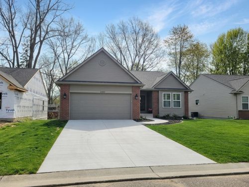 11449 Hidden Oaks Dr, Clio, MI, 48420-2905 | Card Image