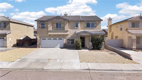 13878 Chestnut St, Victorville, CA, 92392-5522 | Card Image