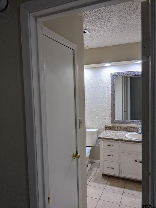 APT-226 - 809 N Broad St, Townhouse with 2 bedrooms, 2 bathrooms and null parking in Chandler TX | Image 5
