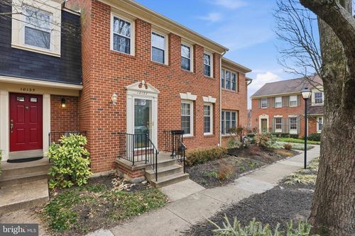 10137 Village Knolls Ct, OAKTON, VA, 22124-2729 | Card Image