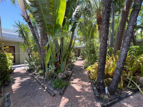 apt-5-8300 Byron Ave, Miami Beach, FL, 33141-1431 | Card Image