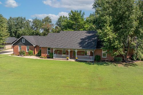 2104 Cedarcrest Ct, Arkansas City, KS, 67005-8565 | Card Image