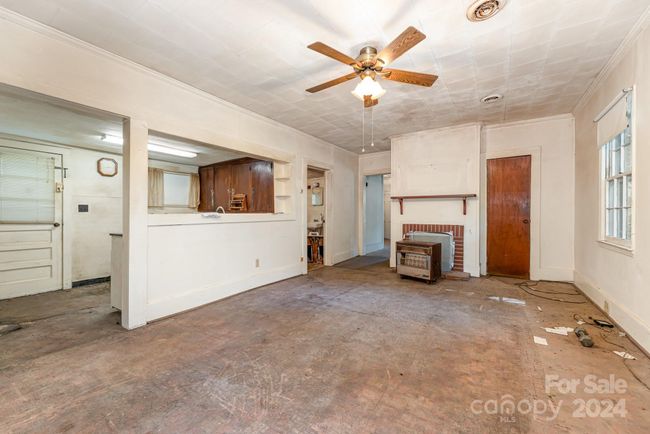 146 Osborne St, House other with 3 bedrooms, 1 bathrooms and null parking in Jonesville NC | Image 6