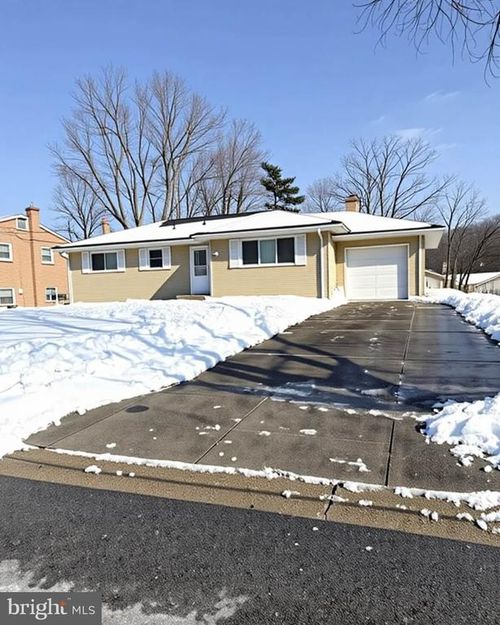 7112 Westhaven Dr, TEMPLE HILLS, MD, 20748-4020 | Card Image