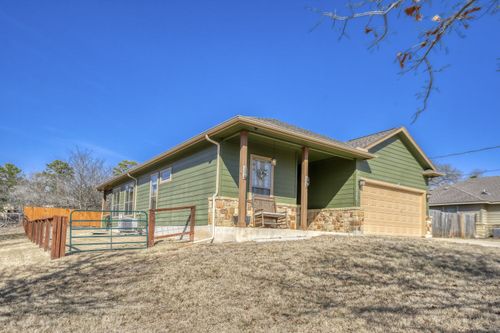 320 Kaanapali Ln, Bastrop, TX, 78602-5531 | Card Image