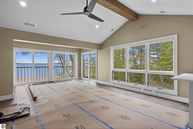3 - 9200 N Bayshore Dr, House other with 1 bedrooms, 2 bathrooms and null parking in Elk Rapids MI | Image 9