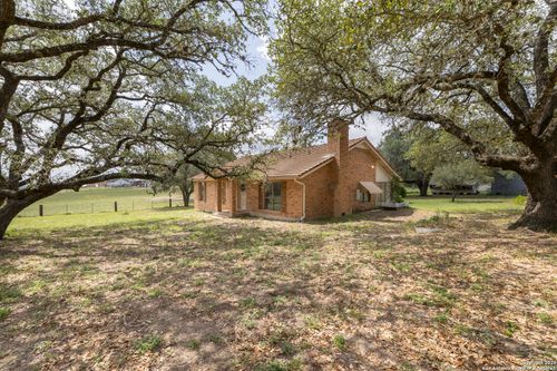 138 Big Oak Dr, Adkins, TX, 78101-2753 | Card Image