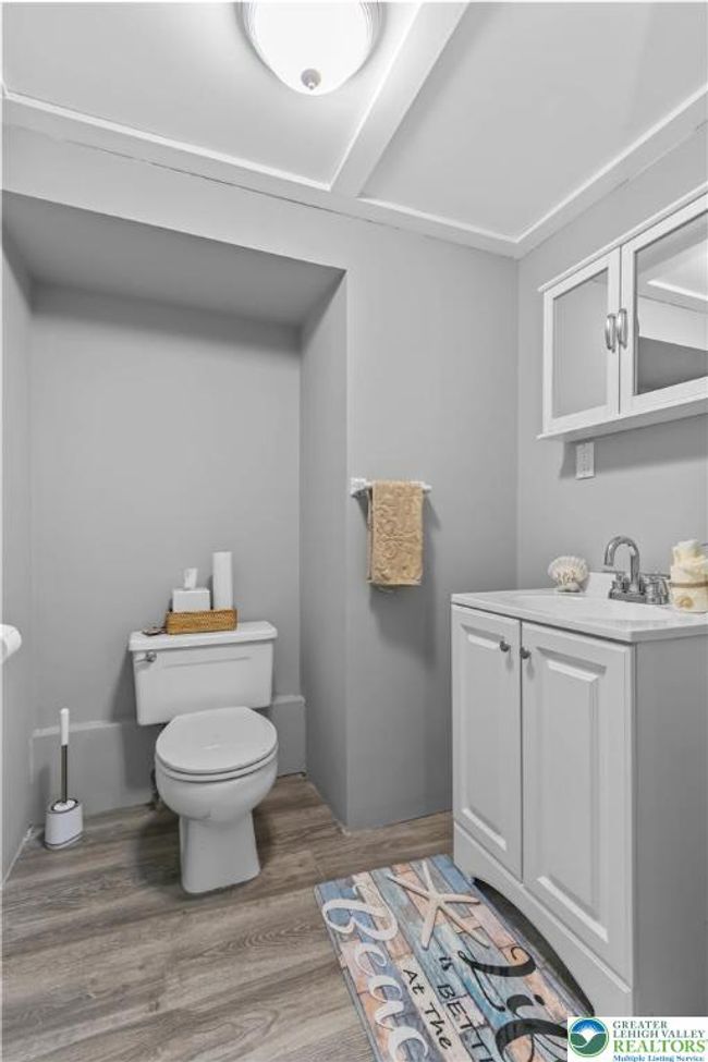 1373 Puggy Ln, House other with 4 bedrooms, 2 bathrooms and null parking in BETHLEHEM PA | Image 35