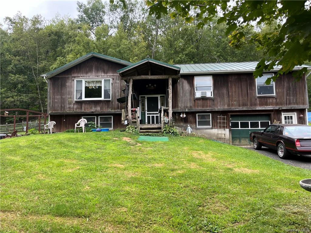 Oswego Rd, Pleasant Valley, NY 12569