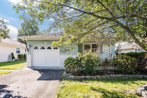 331 Saint Thomas Dr, Toms River, NJ, 08757-4642 | Card Image