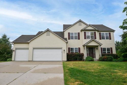 400 Cedar Bluffs Court, Slinger, WI, 53086 | Card Image