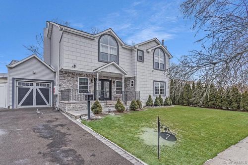 7 Sebree Pl, Plainview, NY, 11803-5618 | Card Image