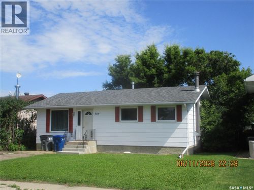 504 4 Ave E, Assiniboia, SK, S0H0B0 | Card Image