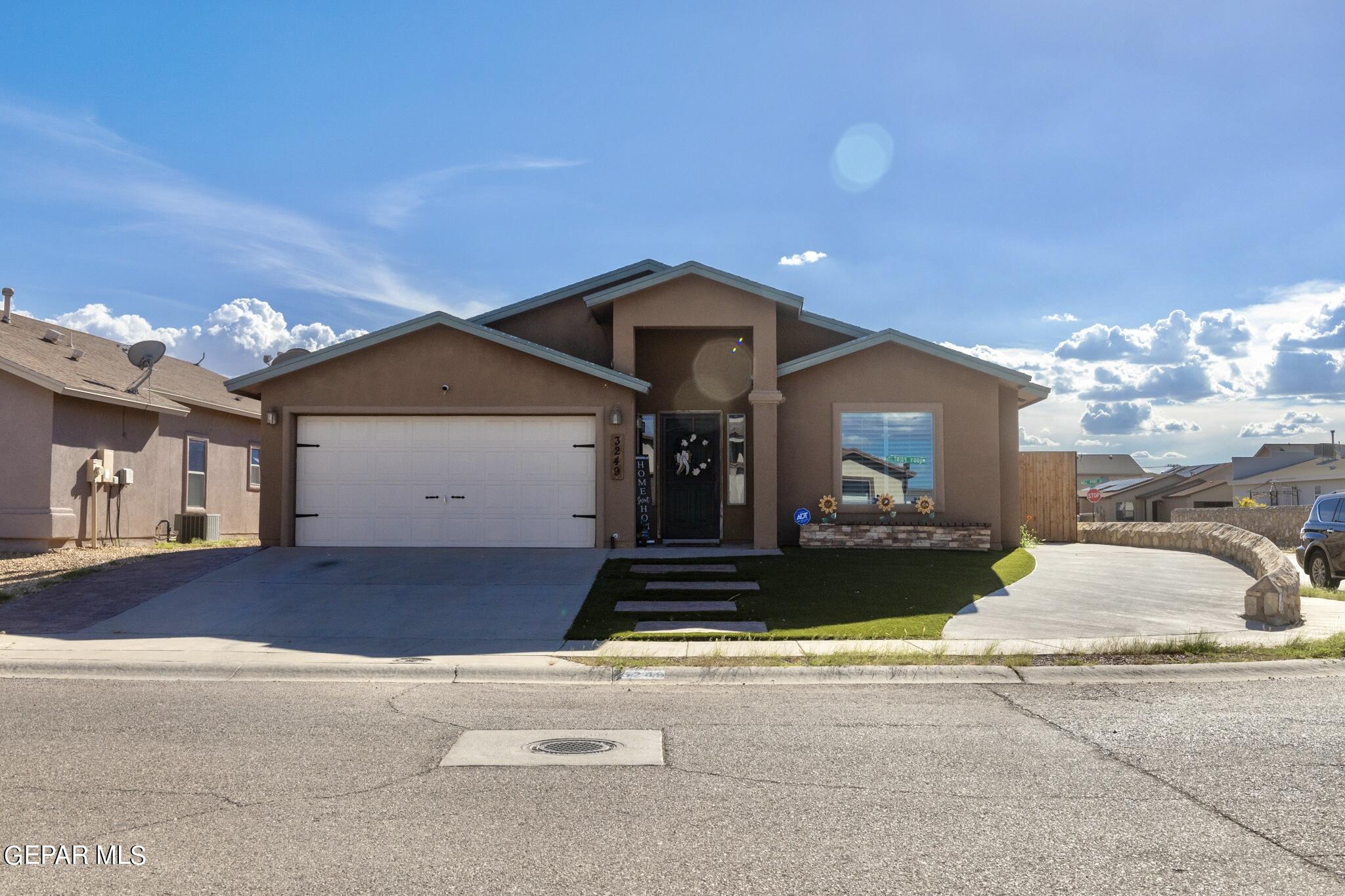 Muddy Point Ln, El Paso, TX 79938