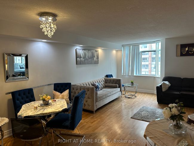 1406 - 300 Webb Dr, Condo with 3 bedrooms, 2 bathrooms and 1 parking in Mississauga ON | Image 6