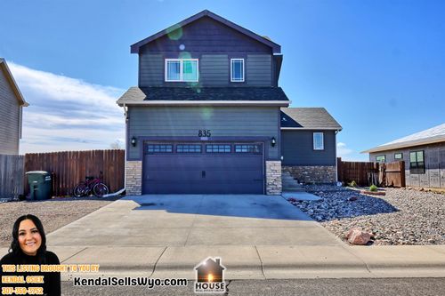 835 Flicker St, Douglas, WY, 82633 | Card Image