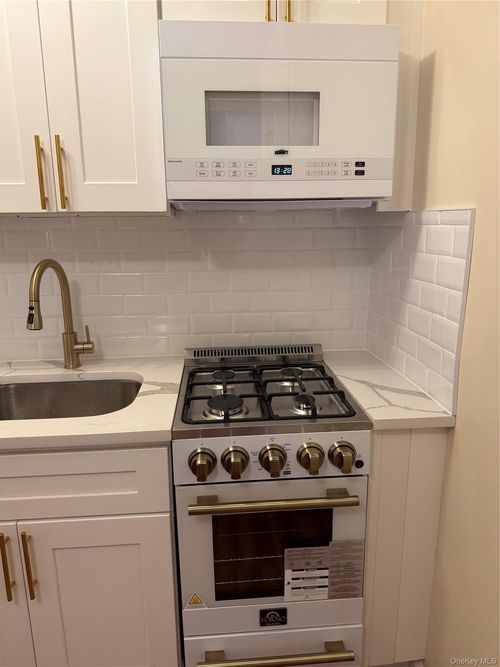223-99-45 67th Rd, Forest Hills, NY, 11375-3018 | Card Image