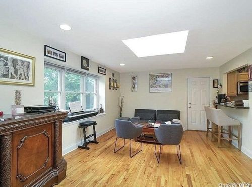 1012 Old Northern Blvd, Roslyn, NY, 11576-1604 | Card Image