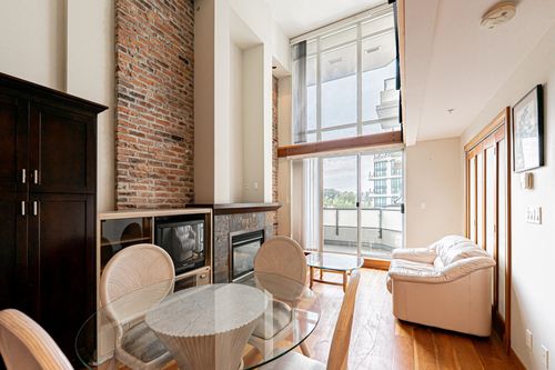 412-10 Renaissance Sq, New Westminster, BC, V3M7B1 | Card Image