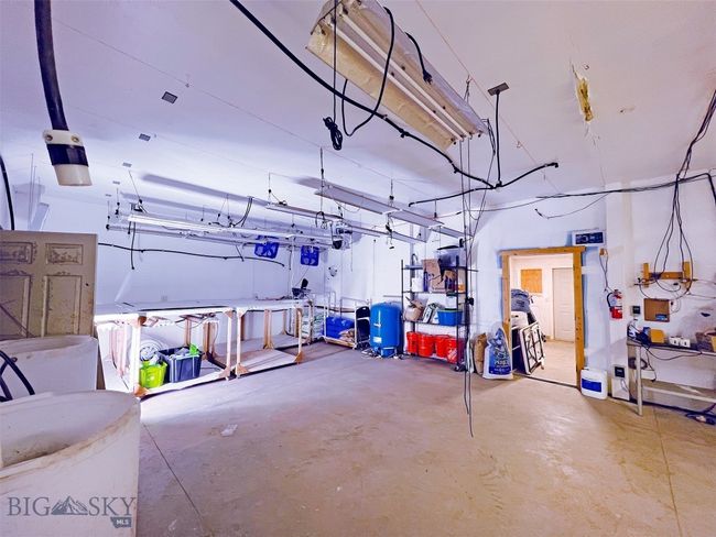 middle room of quonset | Image 35