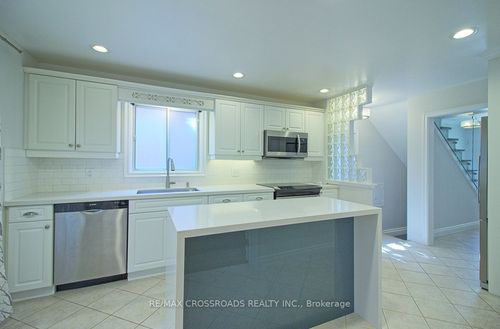 39A Wilmar Rd, Etobicoke, ON, M9B3R8 | Card Image